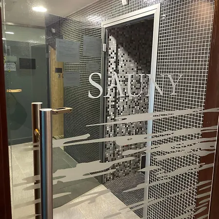 Lily - Waterlane Pool&gym