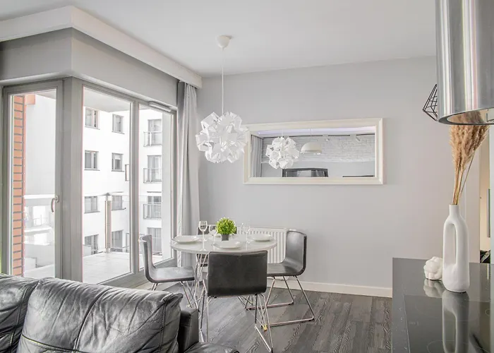 Lily - Waterlane Pool & Gym 格但斯克