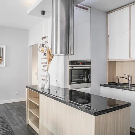 Lily - Waterlane Pool & Gym 格但斯克